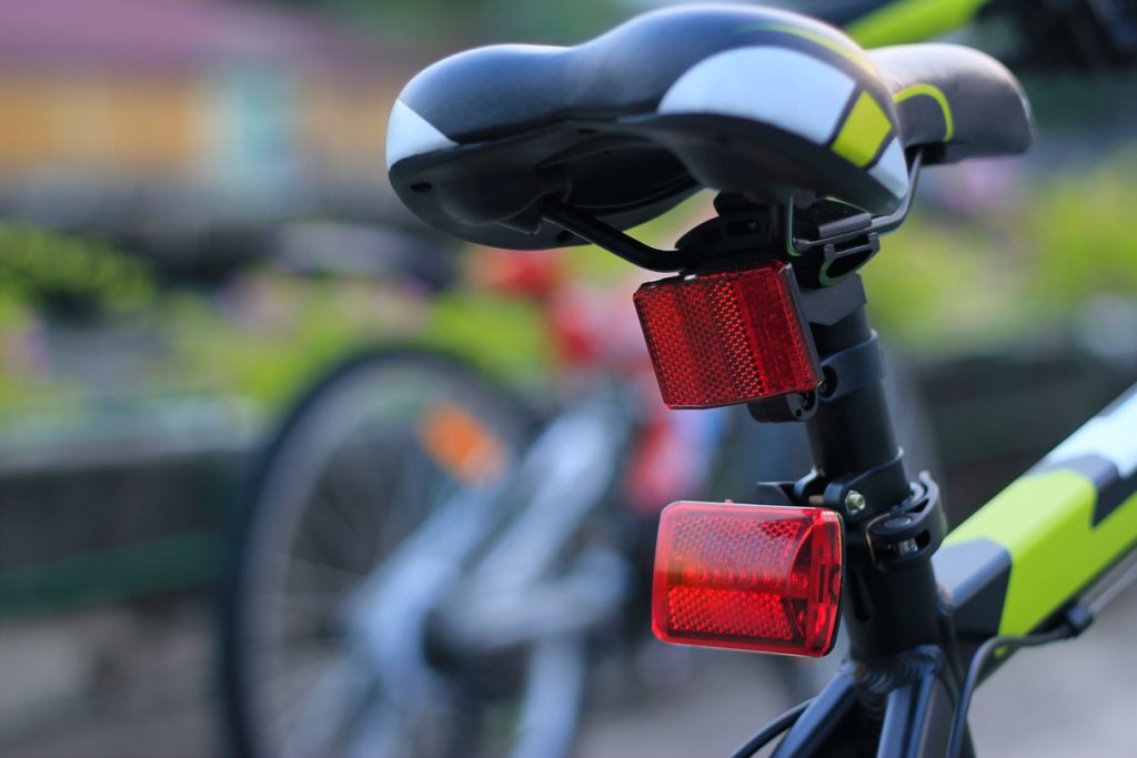 équipement obligatoire vélo : dispositif de lumière rouge à l'arrière